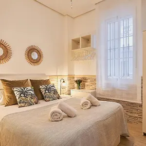 https://solsur-patio-andaluz-premium.es-andalucia.com